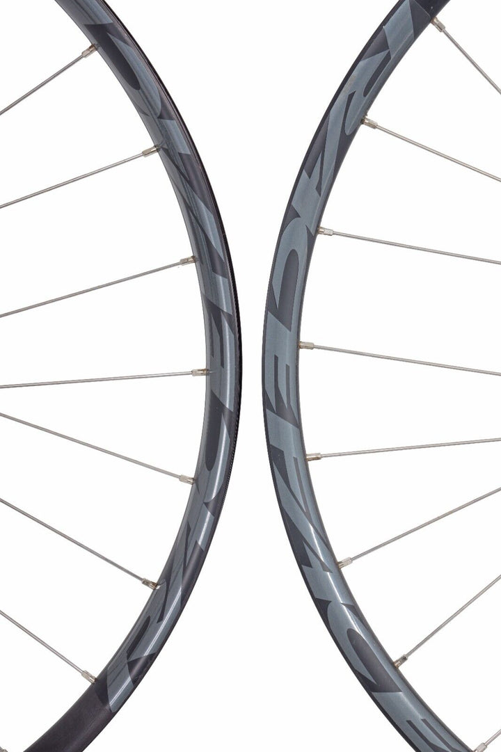 Race Face ARC 30 DT Swiss 27.5" Alloy Tubeless MTB Wheelset CL Disc 11s Shimano