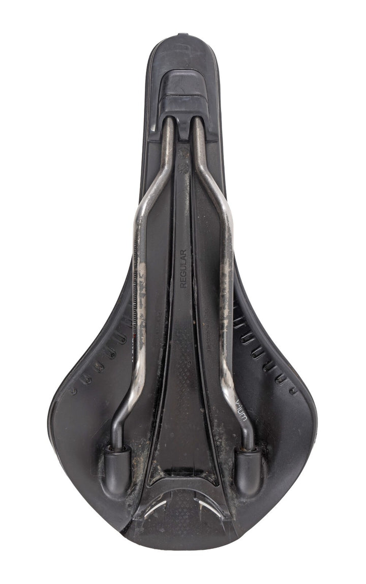 Fizik  Antares R3 Versus EVO Road Bike Saddle 139mm BLACK 7 x 7mm Kium Alloy