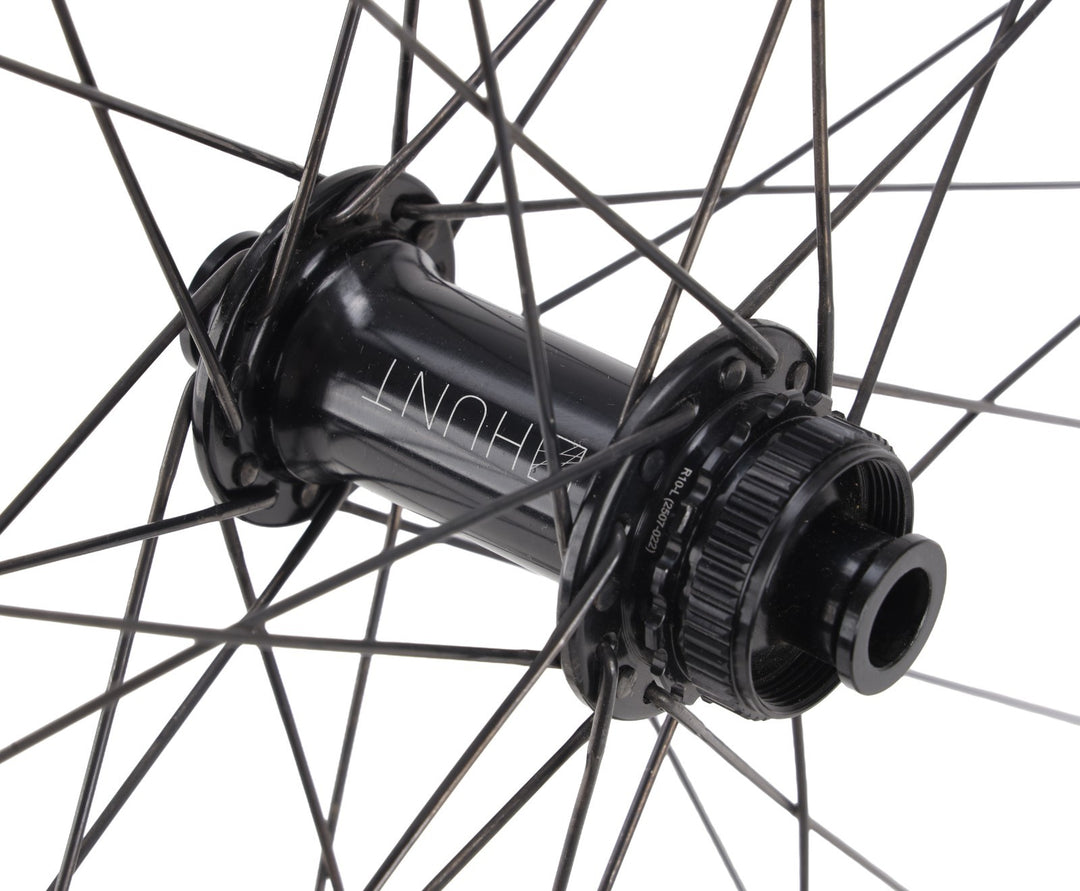 HUNT 4 Season SuperDura Disc Alloy Road Wheelset Tubeless CL Shimano 11 Sp 700c