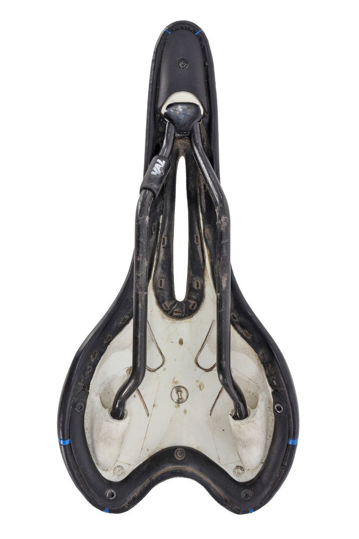 Oval Concepts 900 Road Bike Saddle 131mm 7x 10mm Carbon Rails