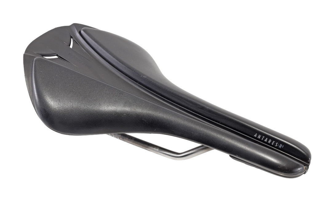 Fizik  Antares R3 Versus EVO Road Bike Saddle 139mm BLACK 7 x 7mm Kium Alloy
