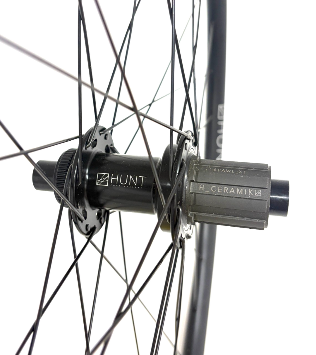HUNT 4 Season SuperDura Disc Alloy Tubeless Road REAR Wheel CL Shimano 11s 700c