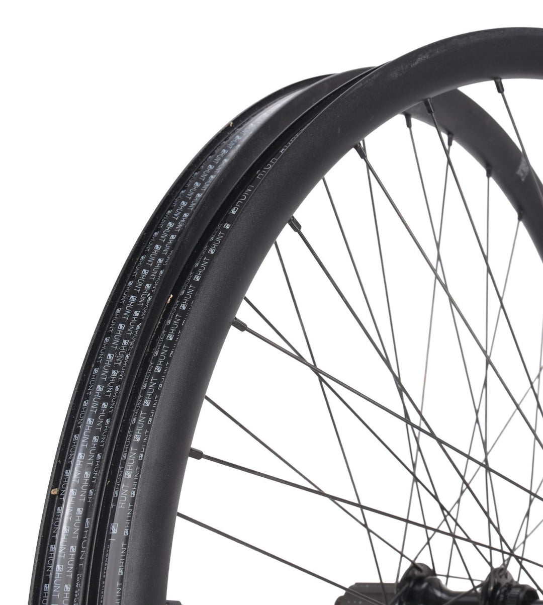 HUNT 4 Season SuperDura Disc Alloy Road Wheelset Tubeless CL Shimano 11 Sp 700c