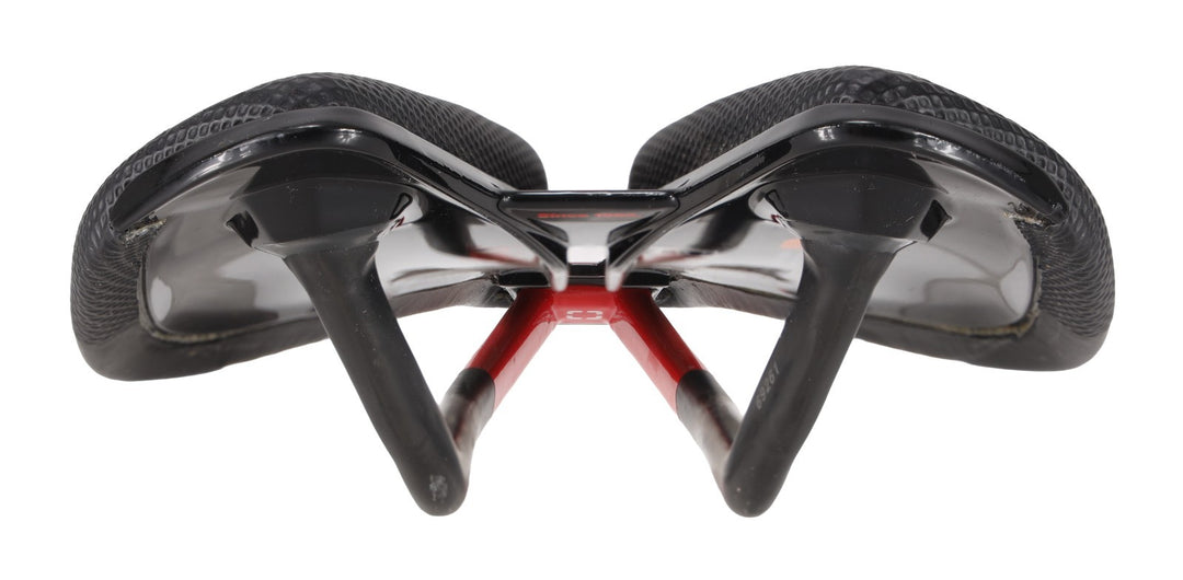 Bontrager Hilo xXx Carbon Time Trial Bike Saddle 140mm 7 x 10mm Rails Triathlon