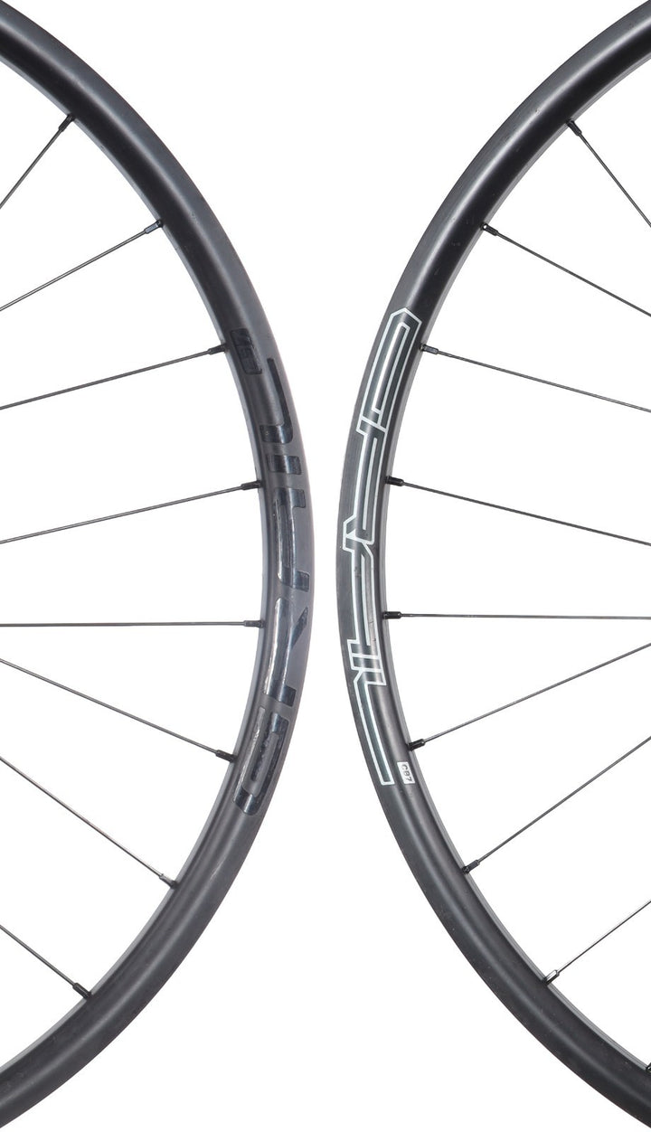 Stan's NoTubes Grail CB7 Carbon Tubeless Gravel Wheelset CL Disc 700c SRAM XDR