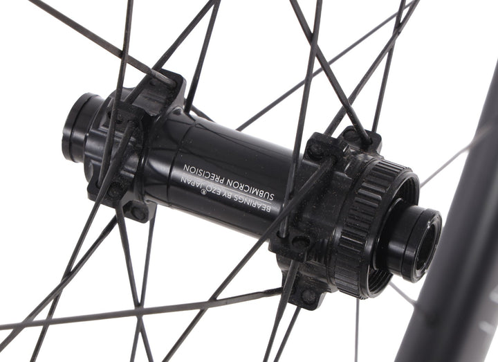 HUNT 54 Aerodynamicist Carbon Disc CL Tubeless 12x 100 Road FRONT Wheel 700c EZO