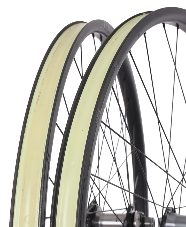 Stan's NoTubes Arch CB7 Carbon Tubeless 29 Mtn Bike Wheelset XTR 12s MS CL Disc