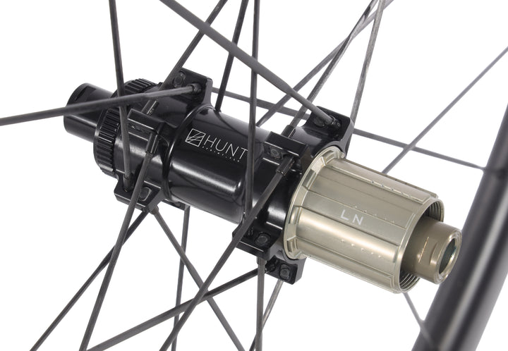 HUNT 32 Aerodynamicist UD Carbon Spoke Disc Tubeless Road Wheelset 11s EZO 1200g