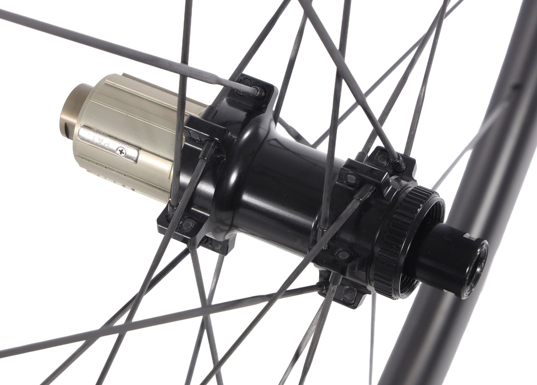 HUNT 32 Aerodynamicist UD Carbon Spoke Disc Tubeless Road Wheelset 11s EZO 1200g